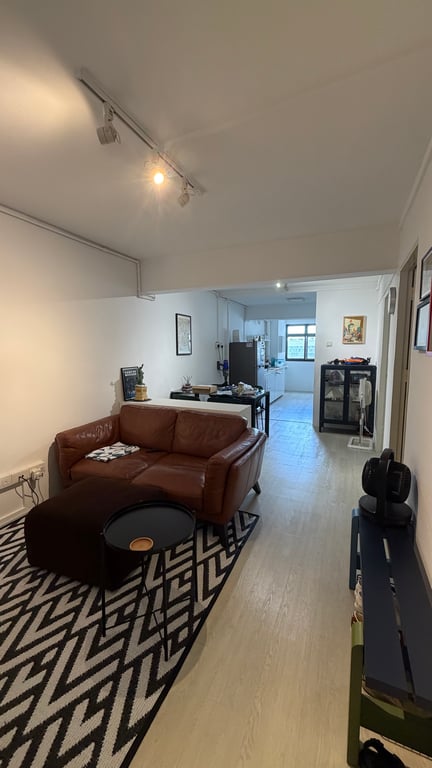 HDB Whole Unit for Rent in Queenstown · 6 Holland Close · S$ 3,650/mo - Image 1 of 1