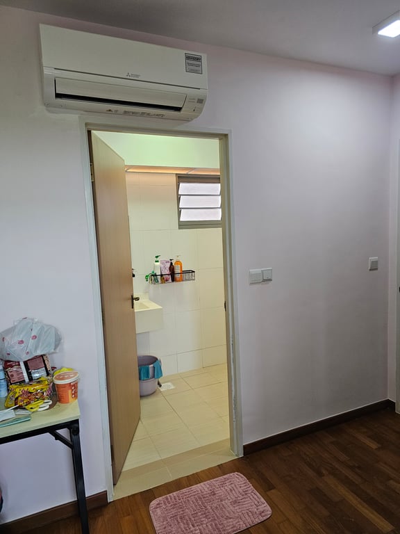 HDB Master Room for Rent in Queenstown · 31 Margaret Drive, 140031 · S$ 400/mo - Image 4 of 7