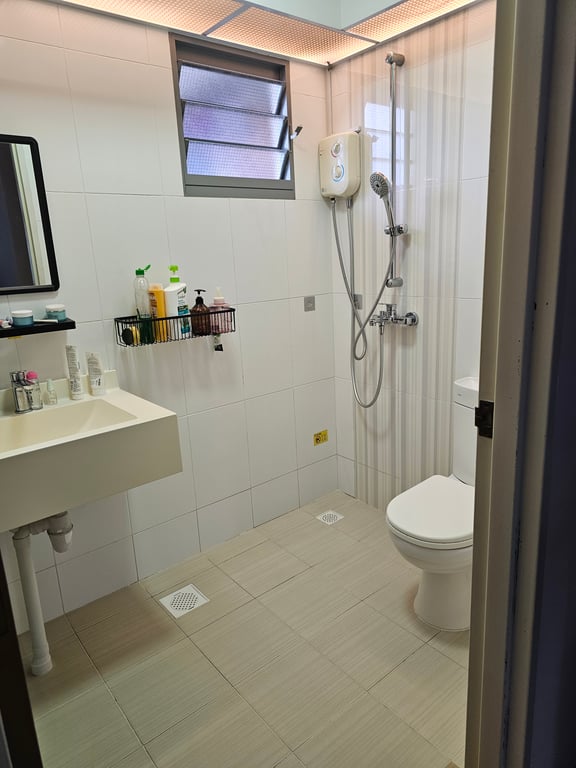 HDB Master Room for Rent in Queenstown · 31 Margaret Drive, 140031 · S$ 450/mo - Image 4 of 4