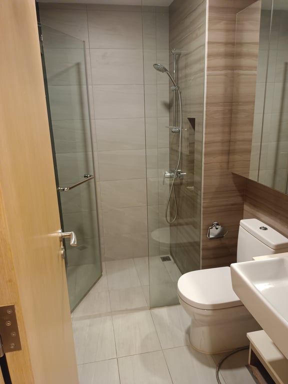 Landed Master Room for Rent in Serangoon · 200 Belgravia Drive, 804605 · S$ 1,100/mo - Image 4 of 5