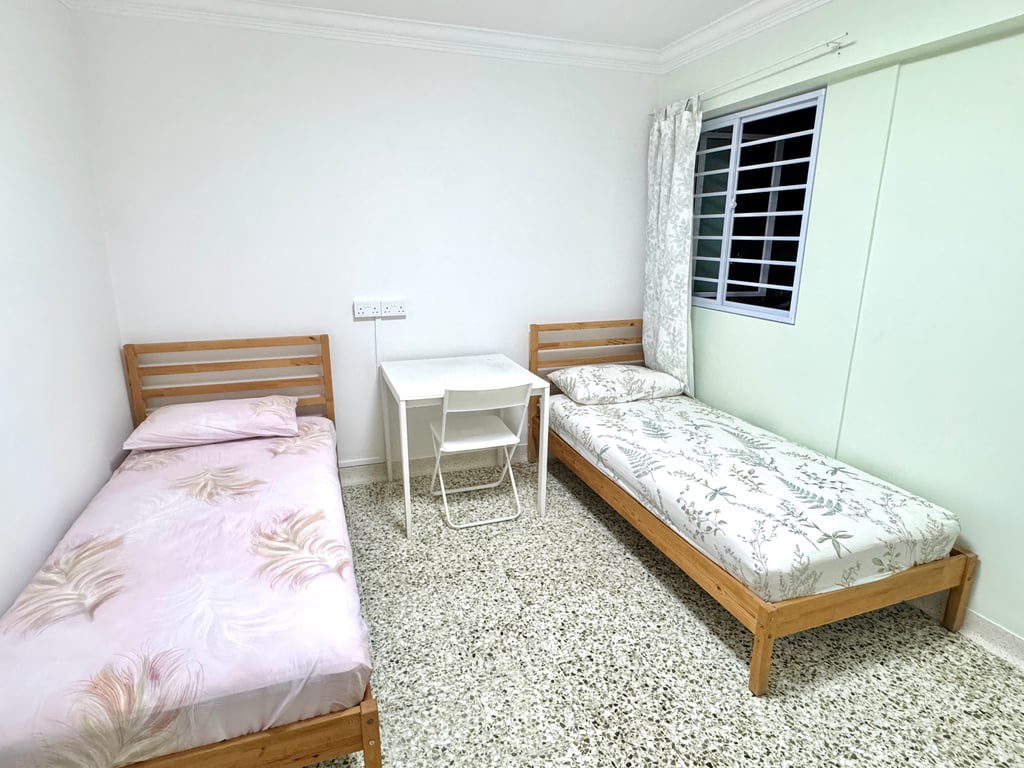 HDB Common Room for Rent in Hougang · 21 Hougang Avenue 3, 530021 · S$ 1,000/mo - Image 2 of 5
