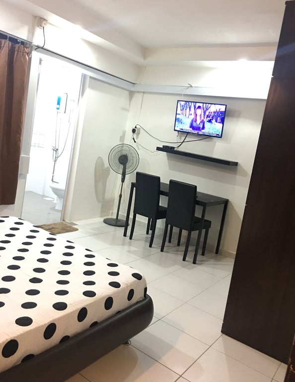 Hougang HDB Master Room for Rent – 416 Hougang Avenue 10 - Image 3 of 5