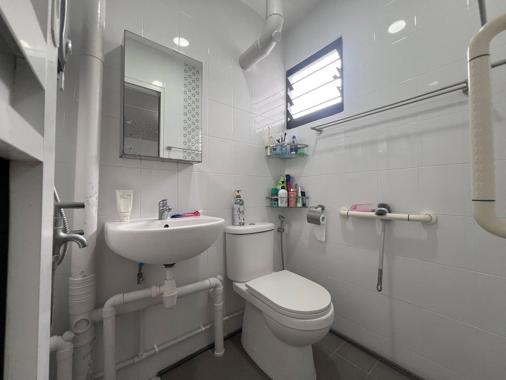 HDB Master Room for Rent in Hougang · 309 Hougang Avenue 5, 530309 · S$ 1,500/mo - Image 3 of 6
