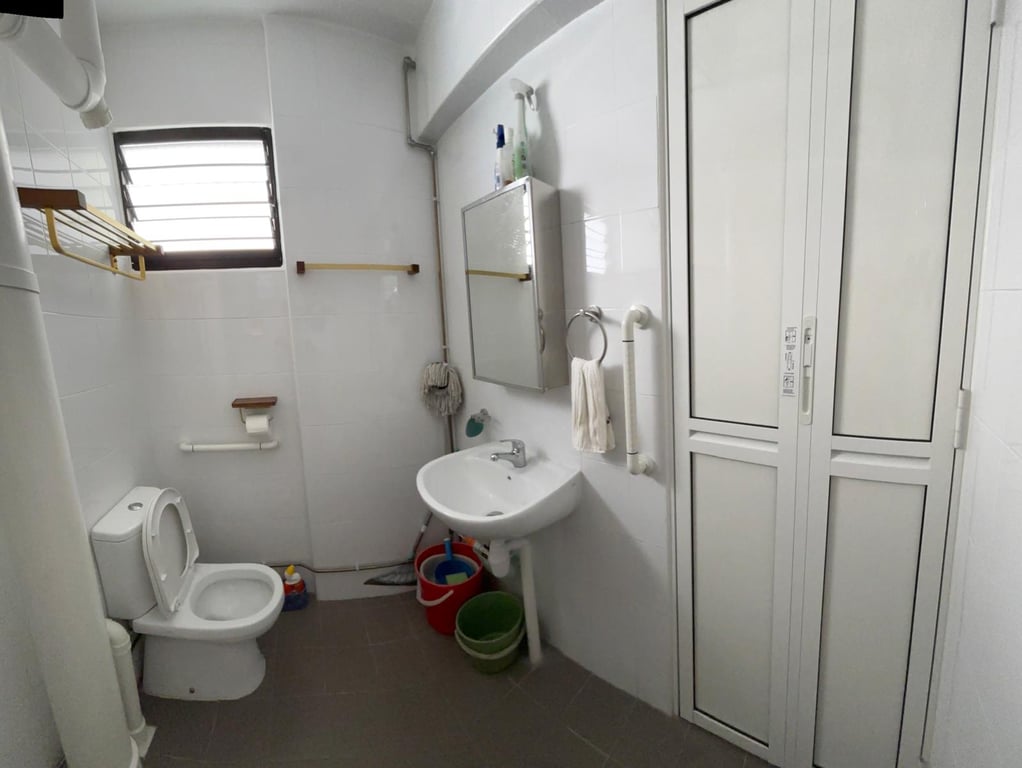 HDB Common Room for Rent in Bukit Merah · 143 Jalan Bukit Merah, 160143 · S$ 1,250/mo - Image 5 of 6