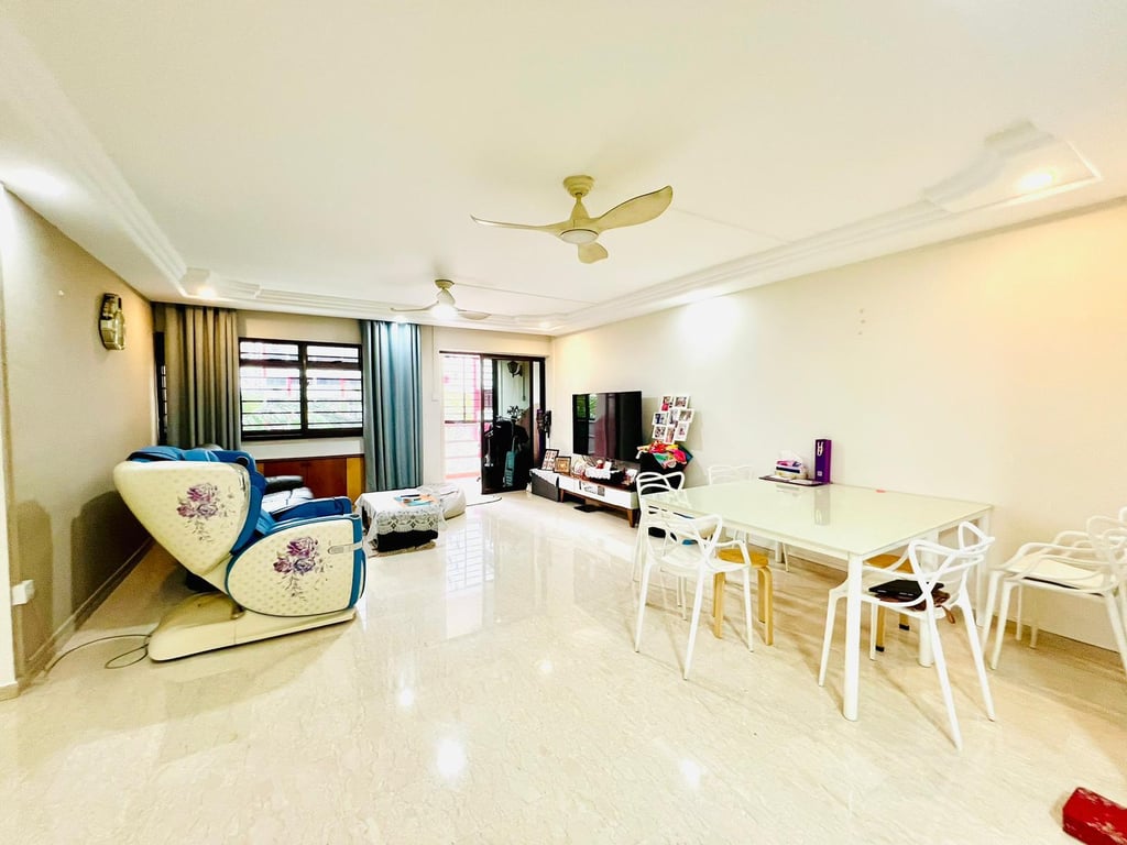 HDB Common Room for Rent in Jurong East · 277 Toh Guan Road · S$ 950/mo - Image 1 of 1