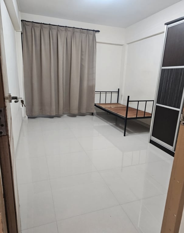 HDB Common Room for Rent in Bedok · 93 Bedok North Avenue 4 · S$ 1,200/mo - Image 1 of 1