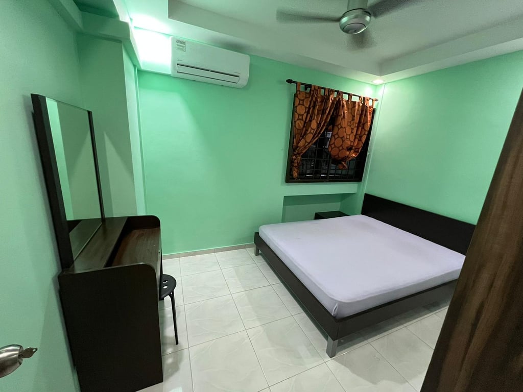 HDB Common Room for Rent in Choa Chu Kang · 444 Choa Chu Kang Avenue 4, 680444 · S$ 800/mo - Image 1 of 5