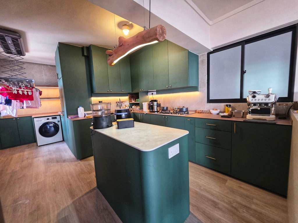 Bishan HDB Master Room for Rent – 135 Bishan Street 12 - Image 4 of 10