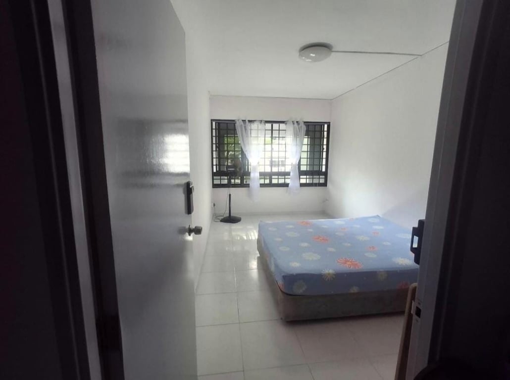 HDB Common Room for Rent in Bukit Batok · 288E Bukit Batok Street 25, 654288 · S$ 650/mo - Image 2 of 4