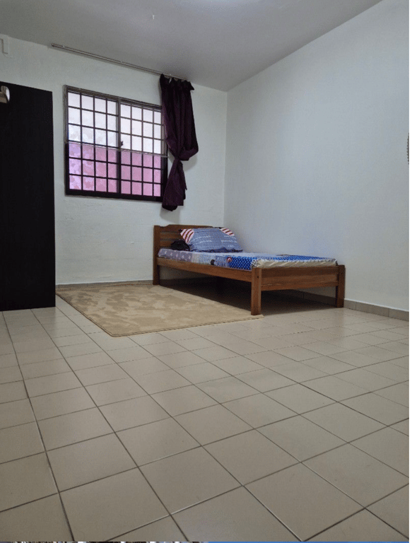 HDB Common Room for Rent in Bukit Batok · 407 Bukit Batok West Avenue 4, 650407 · S$ 850/mo - Image 3 of 6