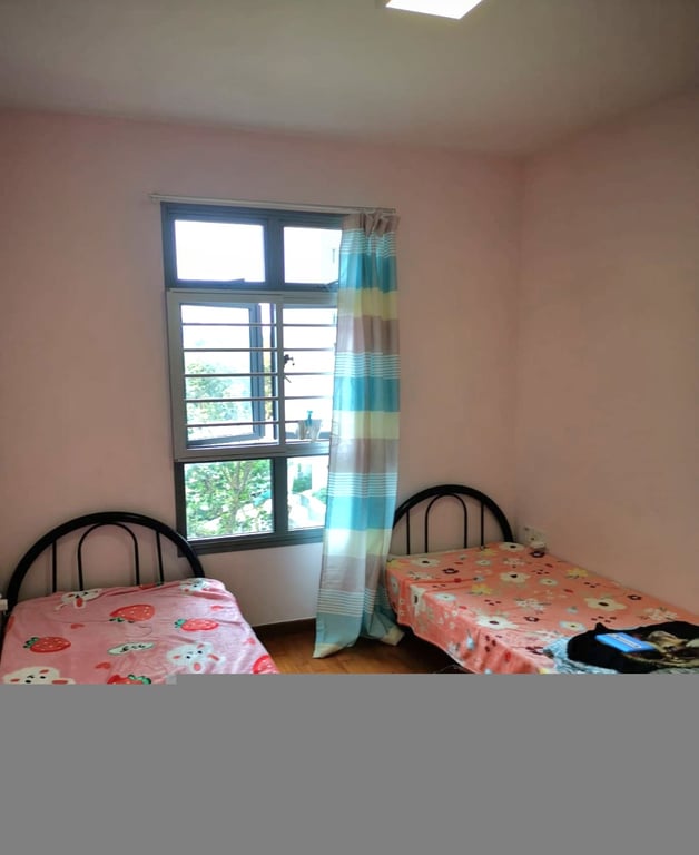 HDB Master Room for Rent in Queenstown · 31 Margaret Drive, 140031 · S$ 450/mo - Image 2 of 4