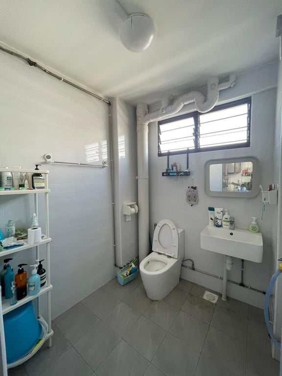 HDB Common Room for Rent in Bukit Panjang · 242 Bukit Panjang Ring Road, 670242 · S$ 650/mo - Image 12 of 12