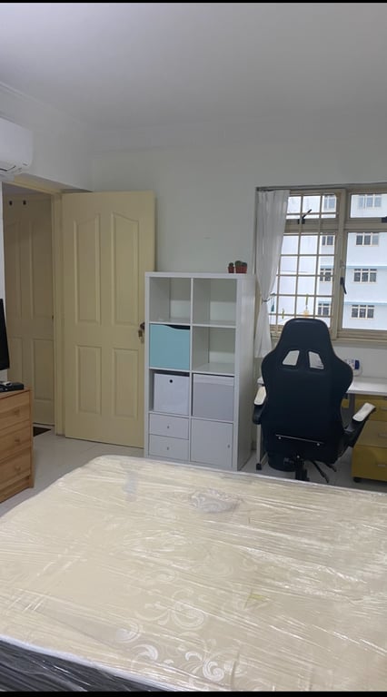 HDB Master Room for Rent in Bukit Panjang · 185 Jelebu Road, 670185 · S$ 1,300/mo - Image 1 of 9