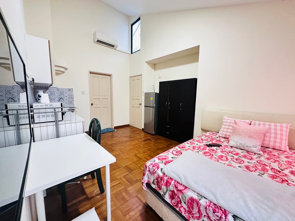 Landed Whole Unit for Rent in Bedok · Jalan Punai · S$ 1,900/mo - Image 2 of 10