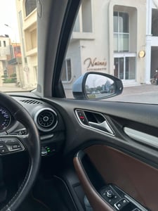 Vehicle thumbnail 4