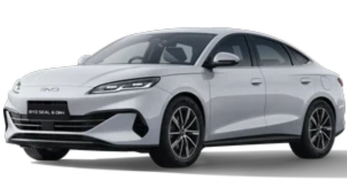 BYD Seal 6 front three-quarter view