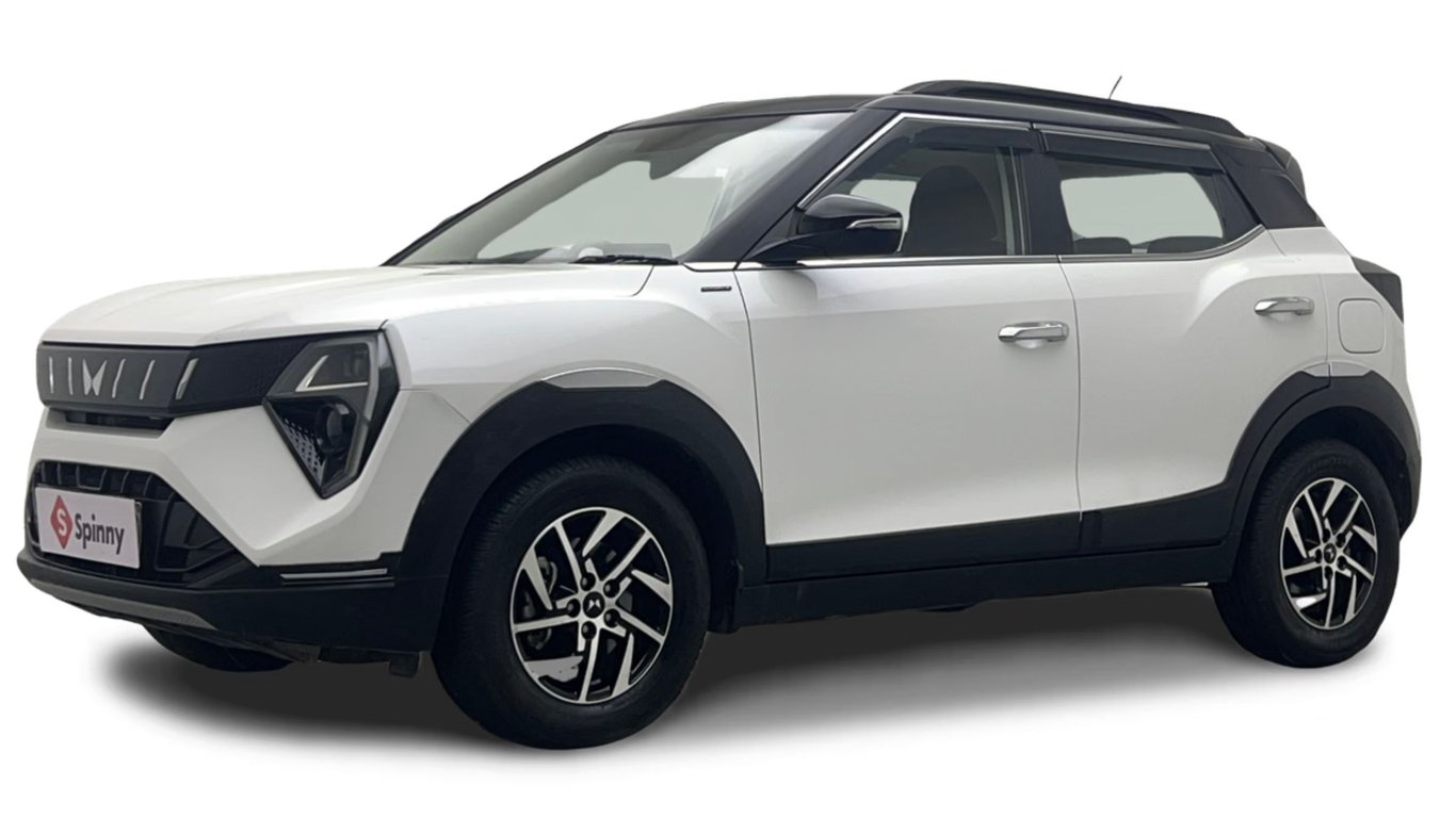 Mahindra XUV 3XO AX7L Black Anniversary Edition