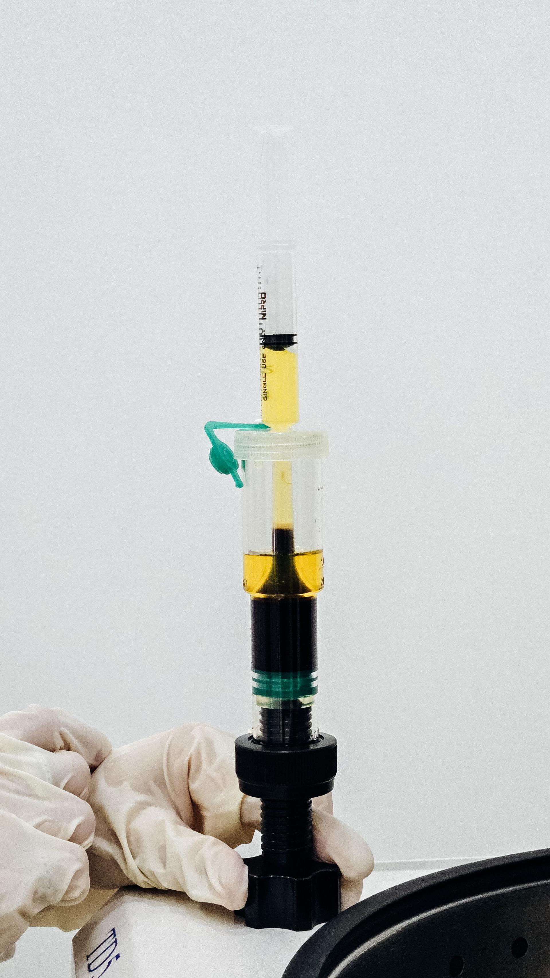 注射器中富血小板血浆（PRP）的特写