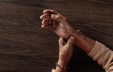 อาการมือสั่น