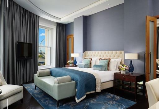 </who>The River Suite (bedroom, above, and living room, below) at the Corinthia Hotel in London costs $6,000 a night and was booked for five nights by the Canadian delegation.