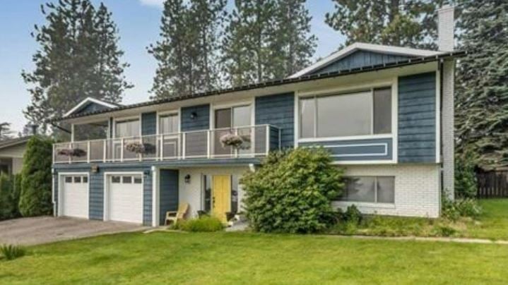 </who>This 2,529-square-foot, four-bedroom house for sale on Alexander Place in West Kelowna for $949,999 is in the range of the area's $368 per square foot cost for a single-family home.