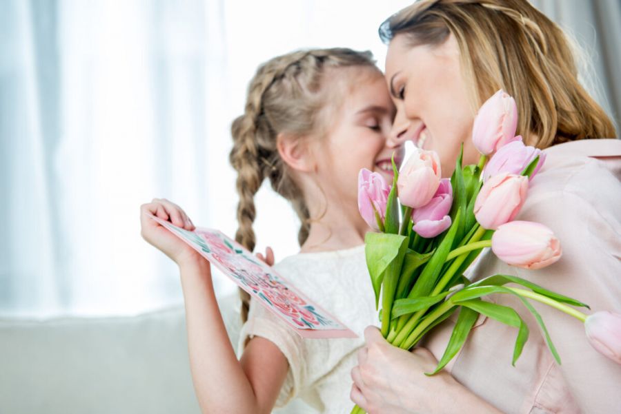 </who>Flowers are by far the No. 1 Mother's Day gift, followed by chocolates, jewelry and some kind of special outing such as brunch, lunch or tea.