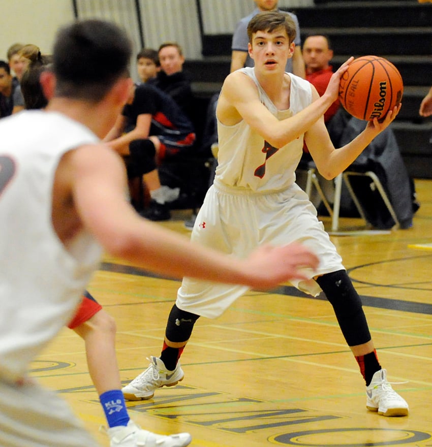<who>Photo Credit: Lorne White/KelownaNow </who>The Bears' Liam Royston gets set to pass the ball inside in the Central Zone semifinal against the KLO Cougars.