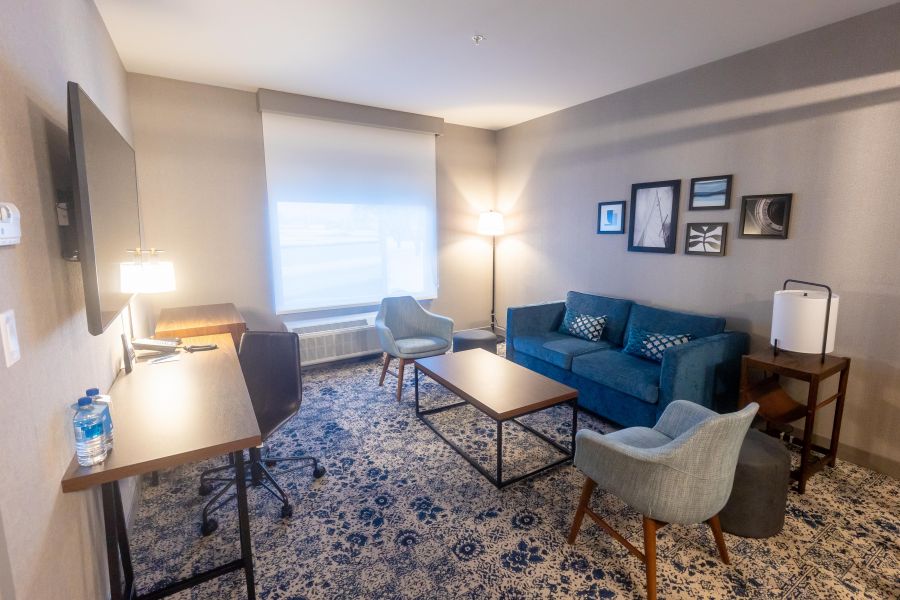 <who>Photo Credit: NowMedia/Gord Goble</who> Suite living room