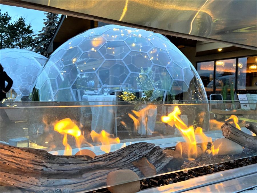 </who>Frind Winery in West Kelowna has set up 10 of these clear, plastic, igloo-shaped domes outside for the winter for wine tastings, dinners and high tea.