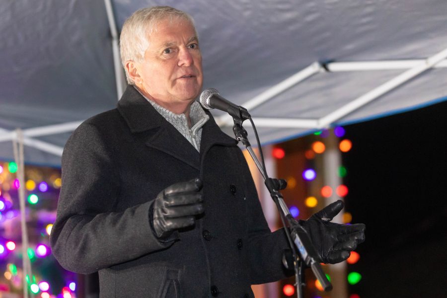 <who>Photo Credit: NowMedia/Gord Goble</who> The mayor at the mic