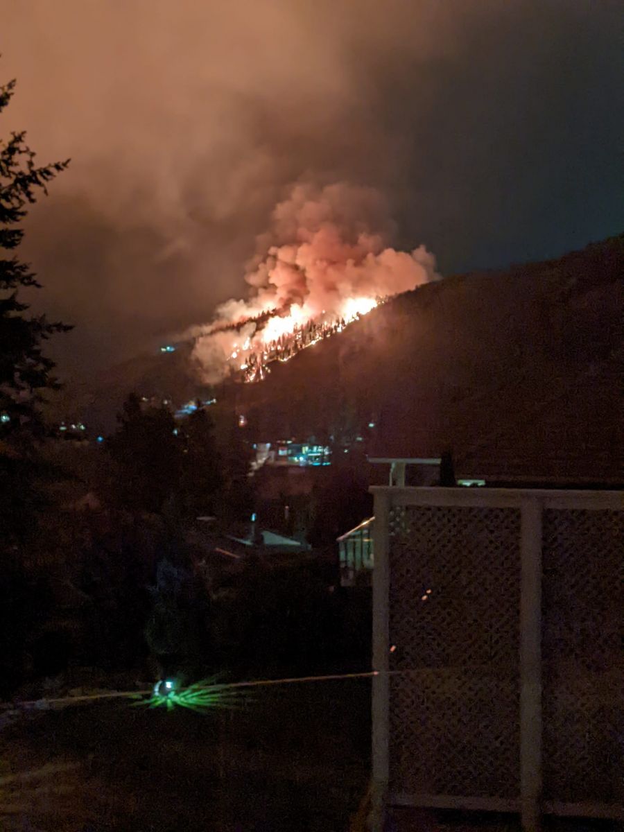 <who>Photo Credit: Debbie Payne</who>The wildfire above Clifton Road in Kelowna around midnight.