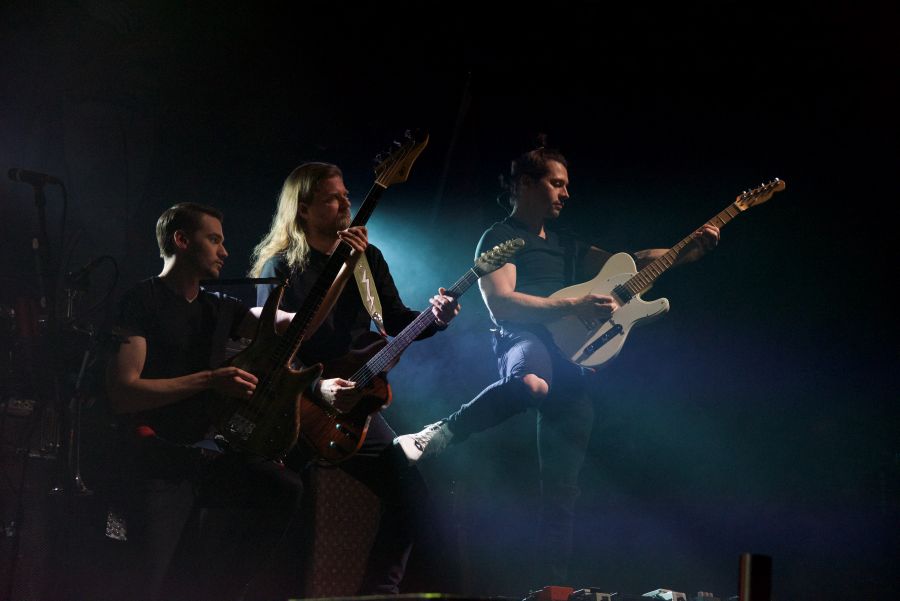Walk off the Earth guitar trio