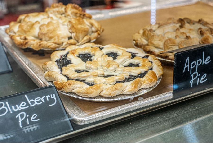 </who>Erwin's specializes in baking breads, pastries, cookies and pies.