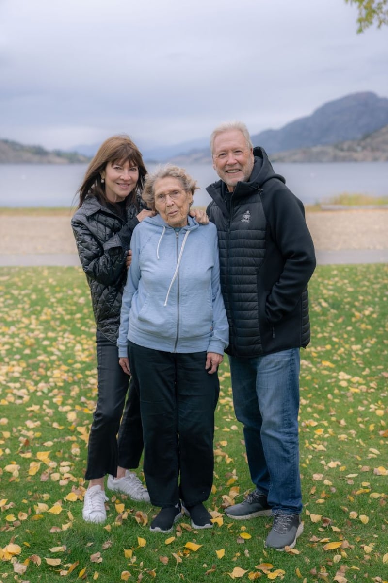 <who>Photo Credit: Garry Peters</who> Garry Peters (right), wife Victoria (left), mom Betty