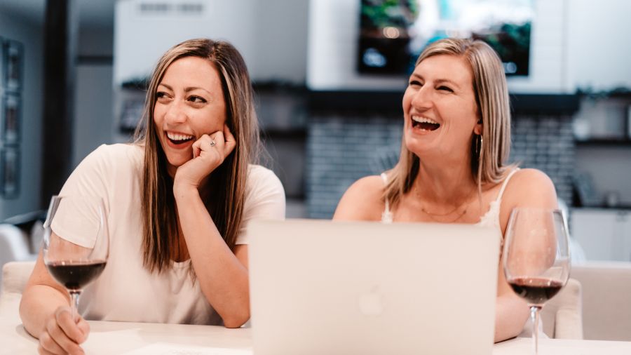 </who>Tanja Martell, left, and Annika Betts are two Okanagan sommeliers who have created a national wine club.
