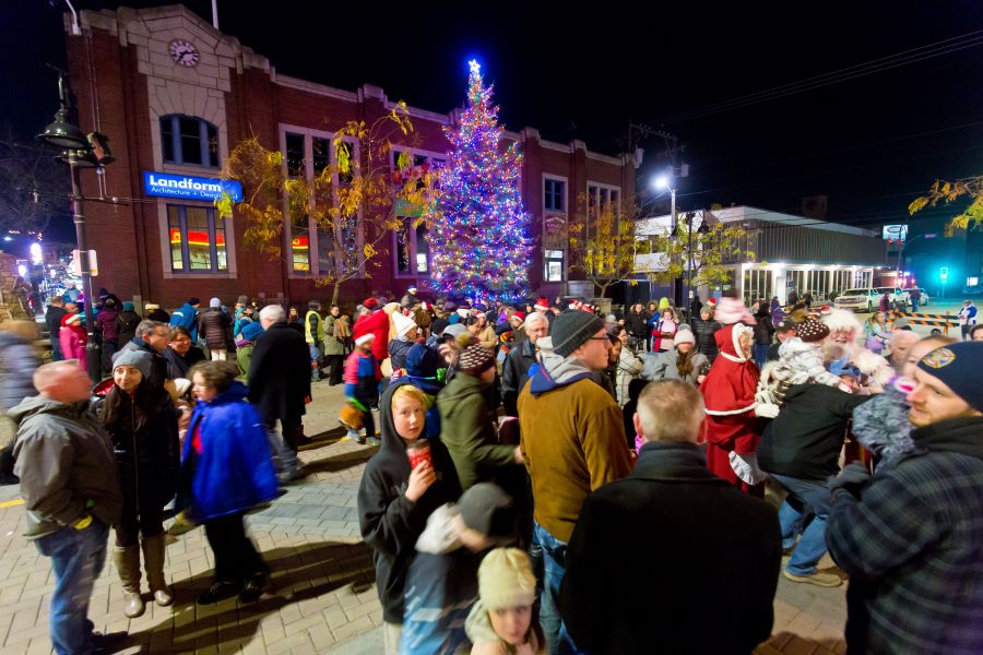<who>Photo Credit: NowMedia</who> Scene from 2019 Penticton Tree Light Up