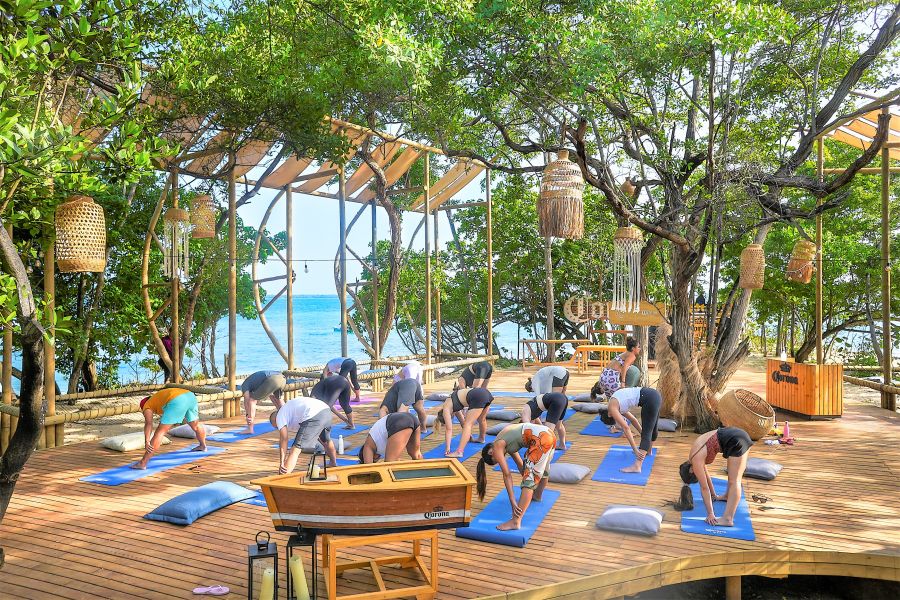</who>Activities at Corona Island include yoga, stand-up paddleboarding, kayaking, relaxing, eating and drinking.