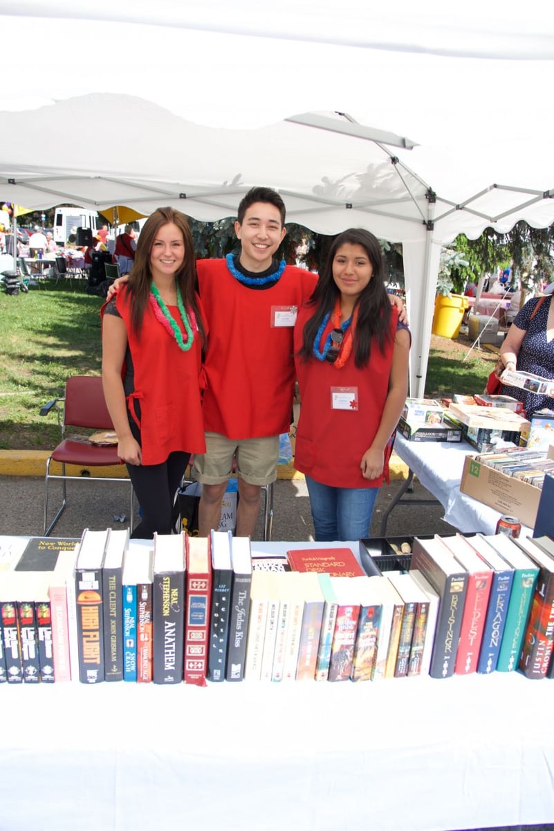 Students from local high schools came to volunteer. Including the winner of the Male Volunteer of the Year Award