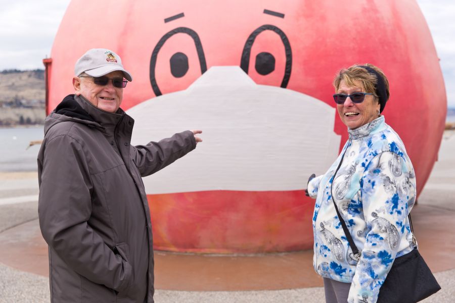<who>Photo Credit: NowMedia</who> Avid indoor mask-wearing proponents John and Judy Devlin of Oliver were thrilled to see The Peach doing it's part
