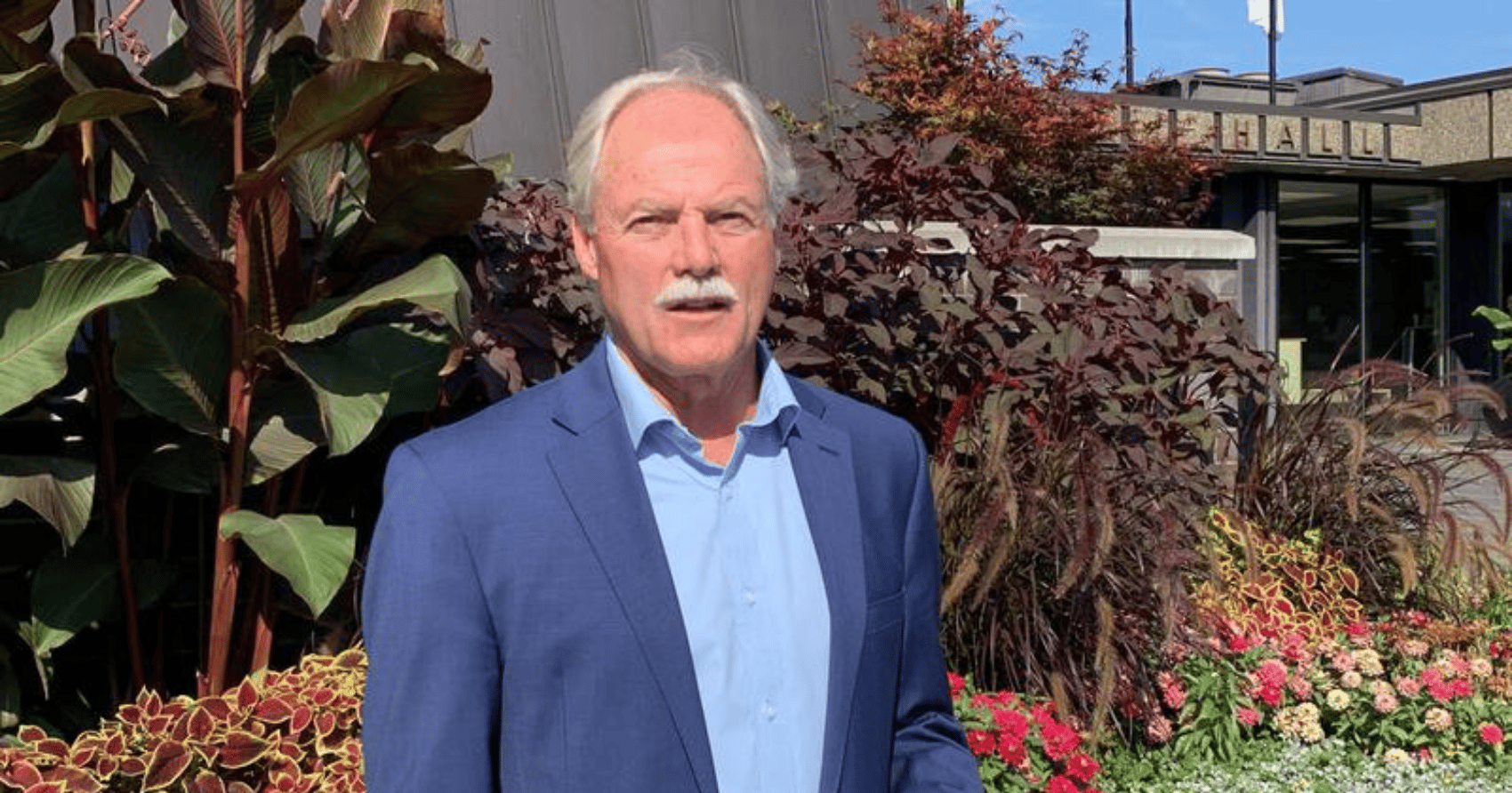Victor Cumming stays on as mayor of Vernon with 50.1% of vote