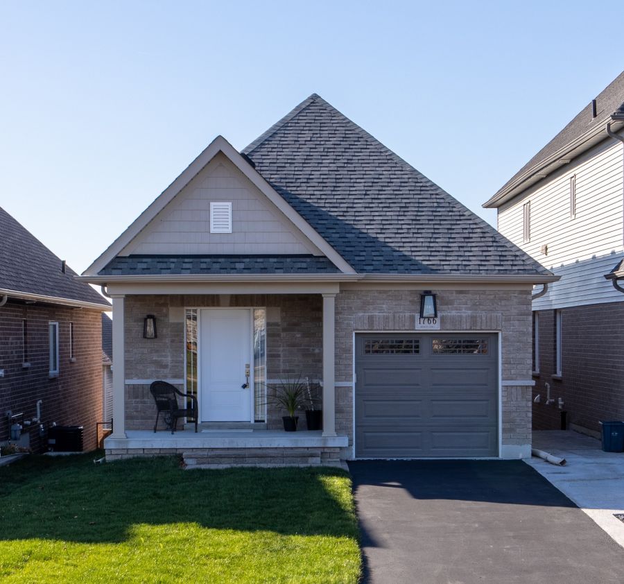 </who>62% of Canadians struggle to make ends meet, mostly because they spend too much on housing.