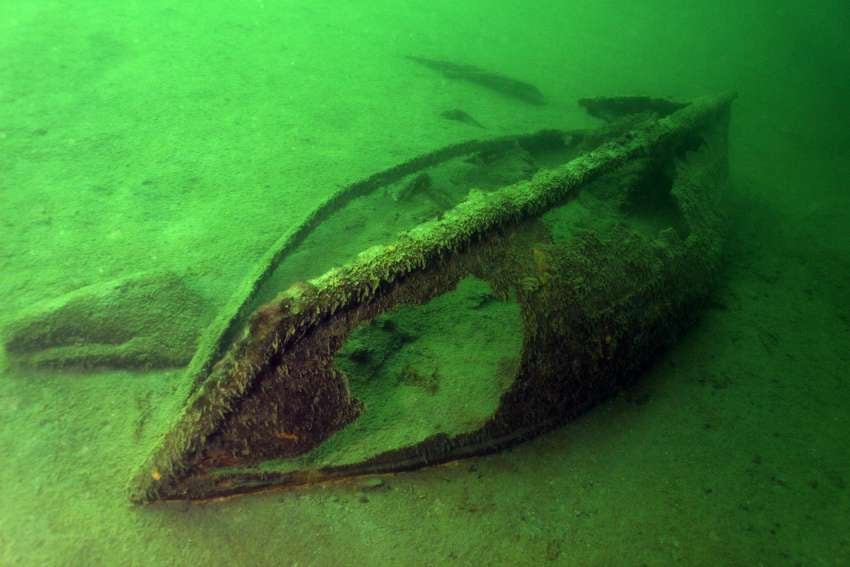 <who> Photo Credit: Sheldon Boyd/Serpent Aquatics </who> Sunken treasure at Sidemount, located off Okanagan Lake Resort.