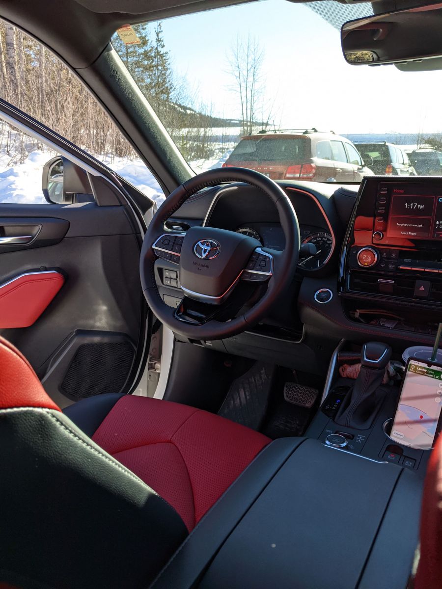 Interior of the Toyota Highlander SE
