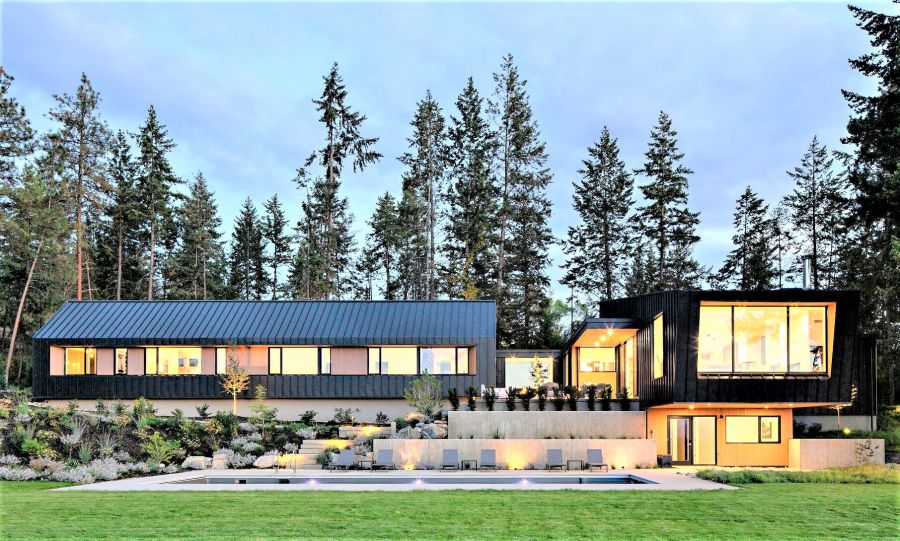 </who>3rd Generation Homes won the National Award for Housing Excellence in the 'best detached custom home 4,001 to 5,000 square feet' for this home on Harvard Road in Southeast Kelowna, pictured above and below.