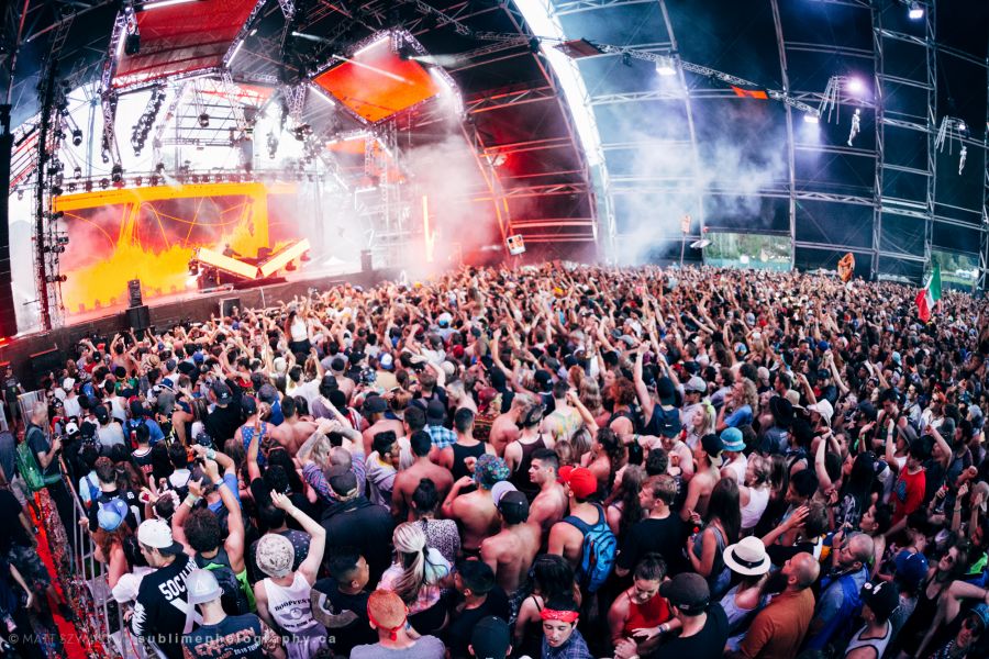 Crowds feeling the beats of DJ Snake.