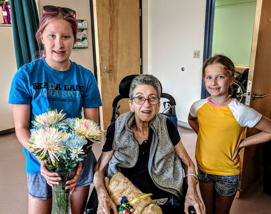 <who>Photo Credit: Issie Grecoff</who> Issie Grecoff (left), grandma Joan Wickett and sister Sara