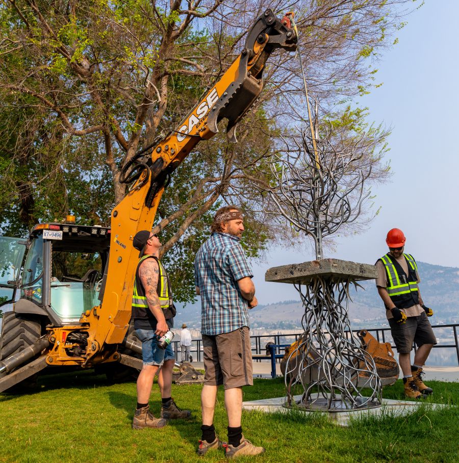 <who>Photo Credit: NowMedia/Gord Goble</who> Karl Mattson's 'Intersect' gets moved into position