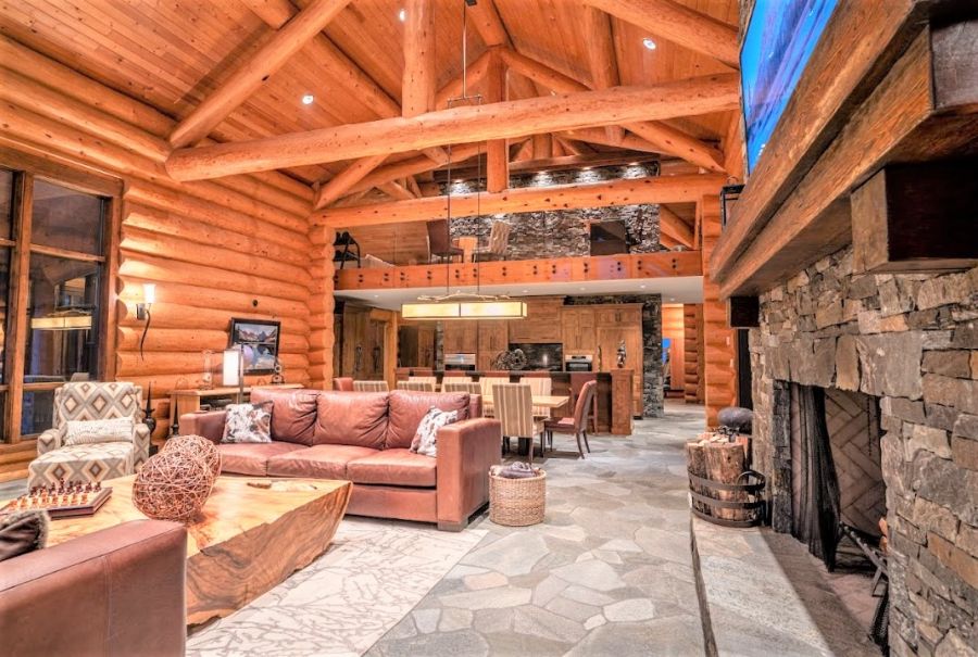 </who>The main ranch house is 5,100 square feet.