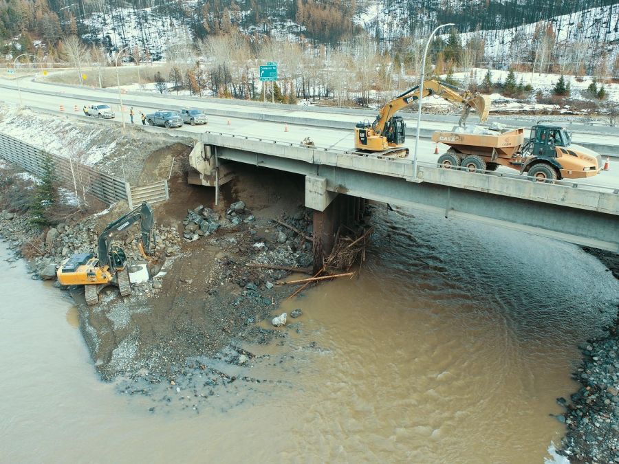 <who>Photo Credit: Government of BC</who>Kingsvale Bridge