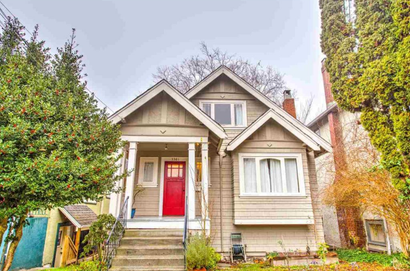 <who>Photo Credit: Realtor.ca</who> West Vancouver Home